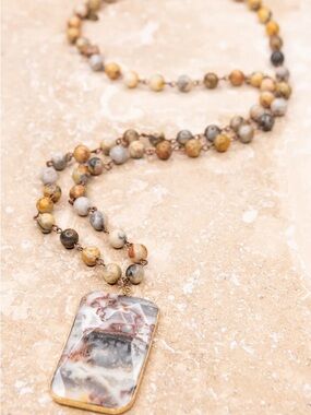 Patty Necklace In Beige